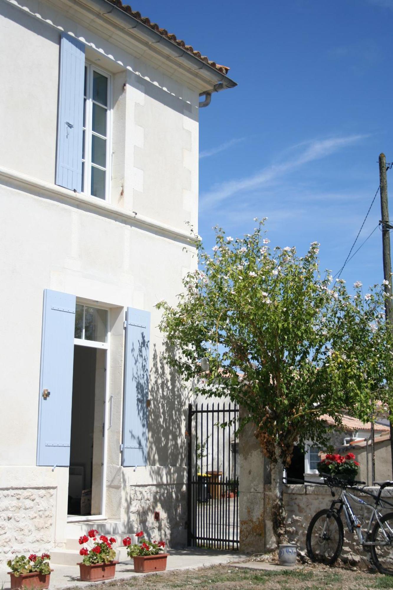 Hostal Le Domaine Des Aguins Saujon Exterior foto
