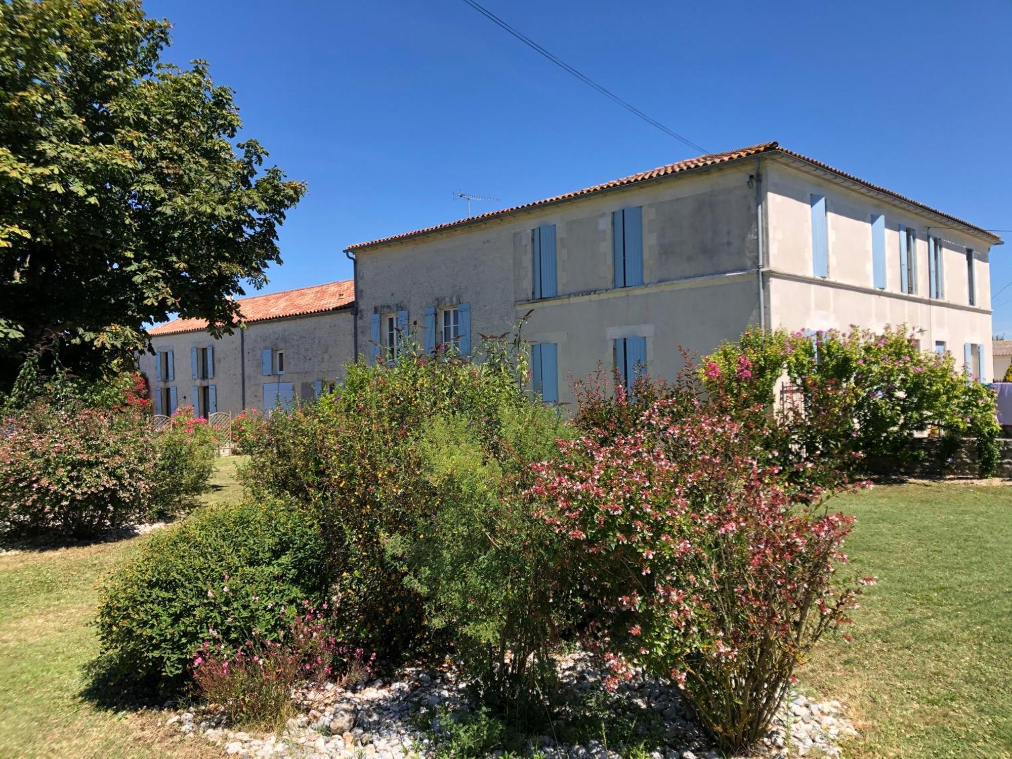 Hostal Le Domaine Des Aguins Saujon Exterior foto