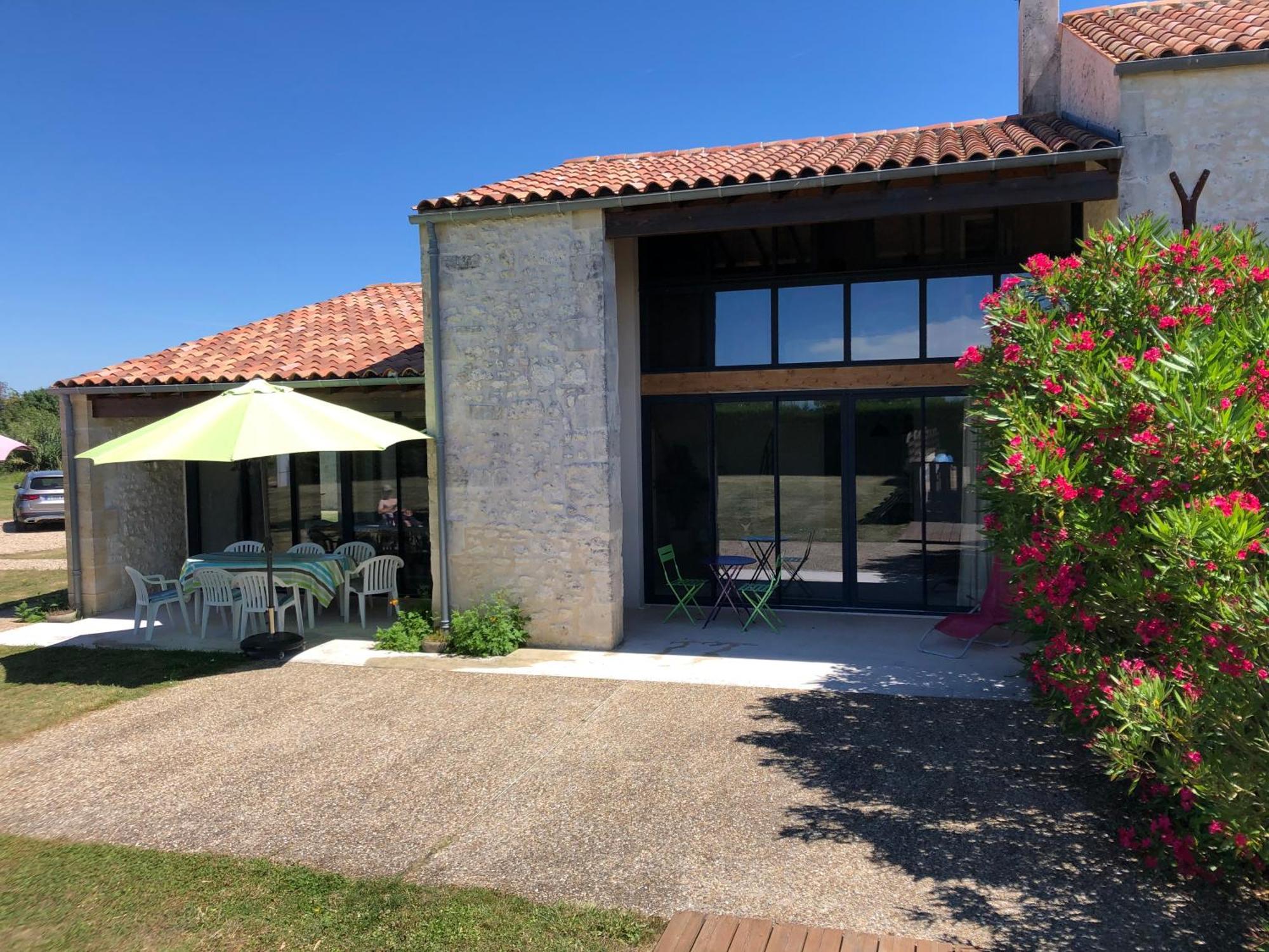Hostal Le Domaine Des Aguins Saujon Exterior foto