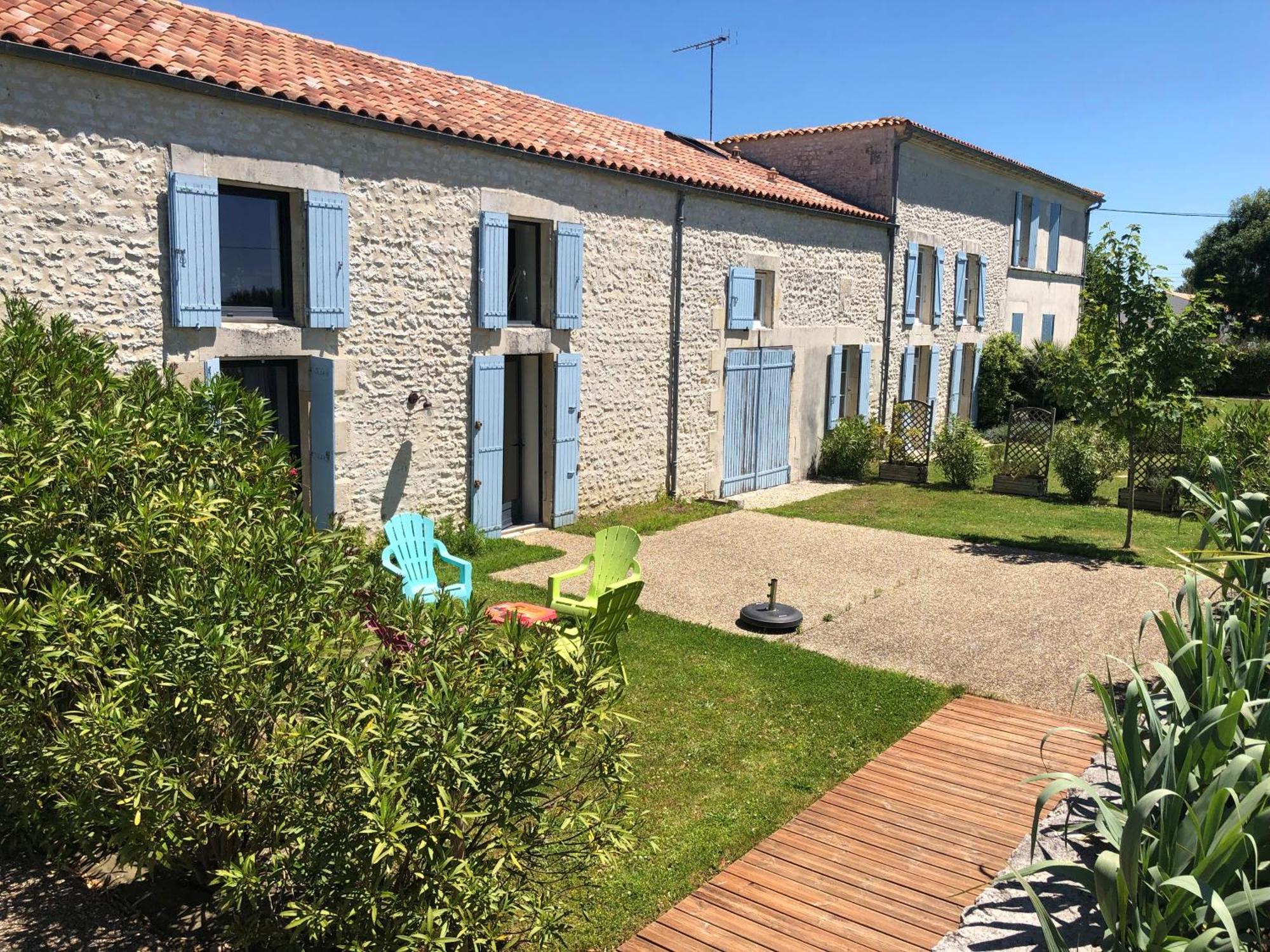 Hostal Le Domaine Des Aguins Saujon Exterior foto