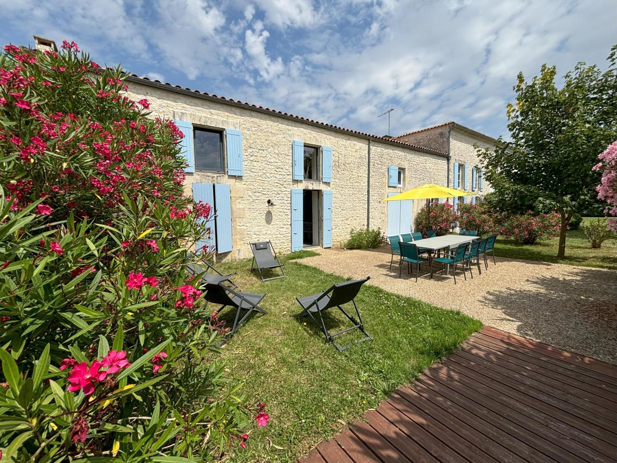 Hostal Le Domaine Des Aguins Saujon Exterior foto