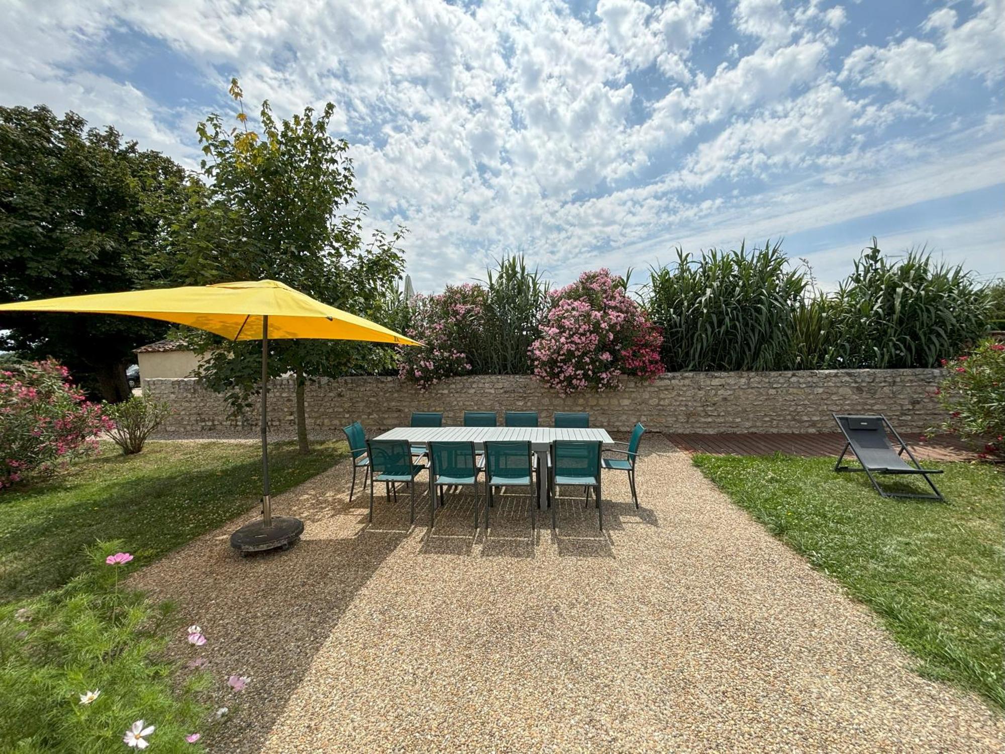 Hostal Le Domaine Des Aguins Saujon Exterior foto